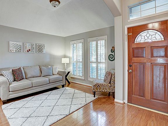 2nd image of 3710 Garden Way