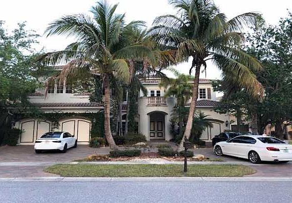 Home For Sale In The Oaks