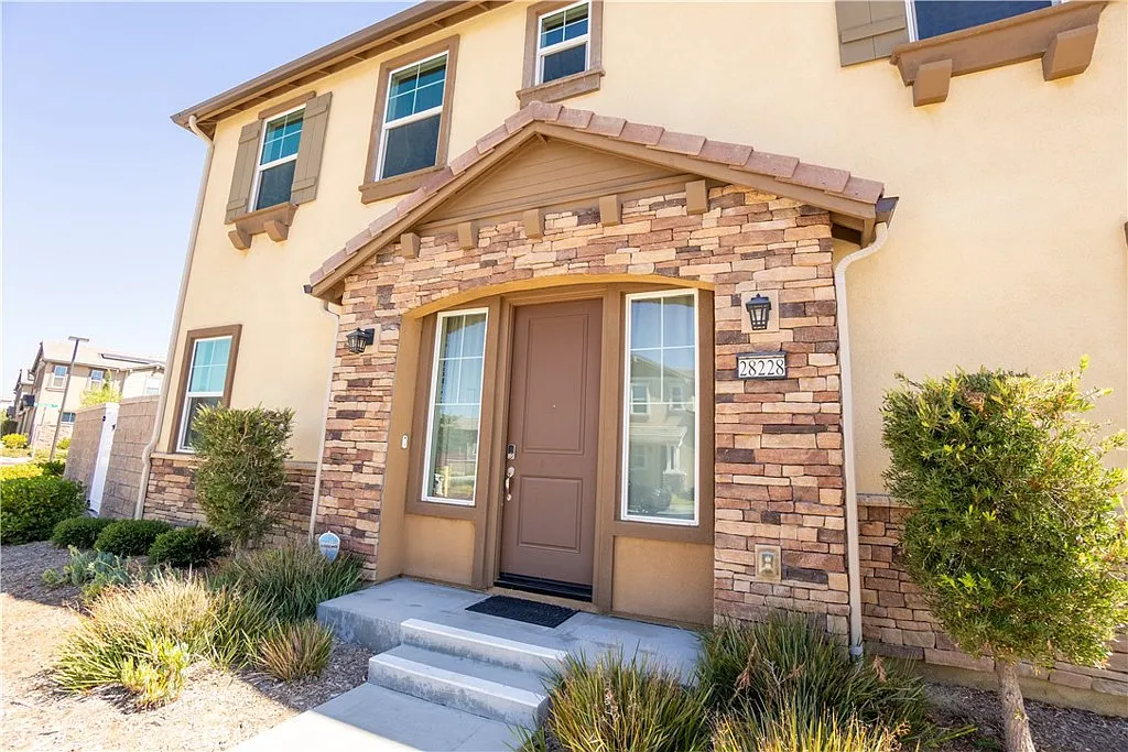 4 bed, 2.5 bath, 1714 sqft, $3,450 — Photo 4