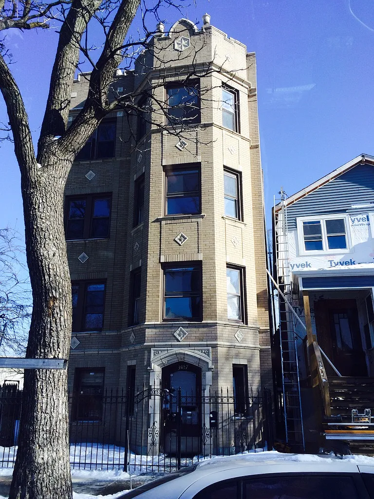 3057 N Troy st - 3057 N Troy st 3 — Photo 1