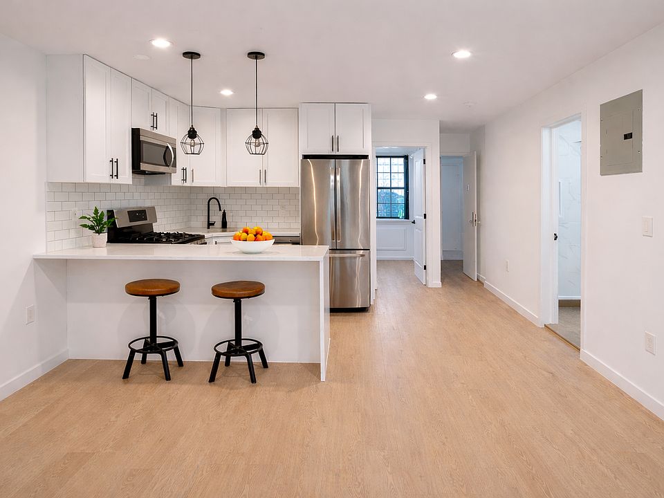 1st image of 278 Quincy St APT 1