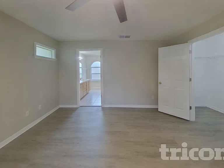 2438 Pine Chase Cir — Photo 7