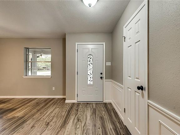 3rd image of 700 Oxford Ave