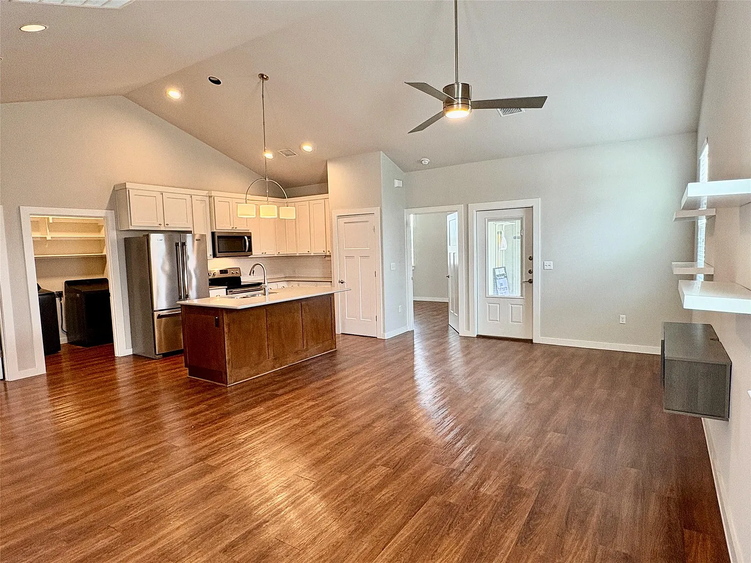 2 bed, 2.0 bath, 1200 sqft, $1,850 — Photo 2