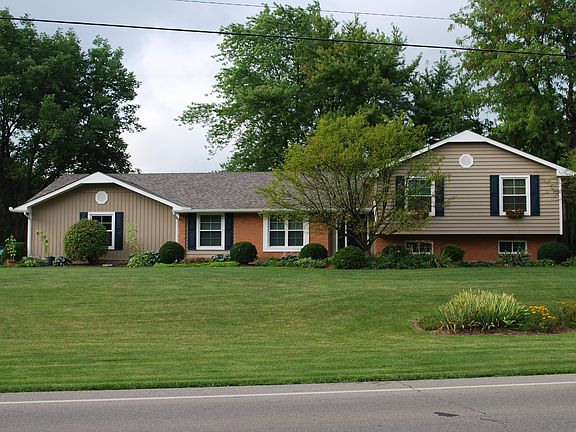 2nd image of 35 Hawthorne Glen Trl