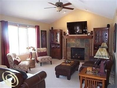 2nd image of 1140 S River Pointe Ln