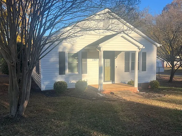 2301 S Ridge Ave — Photo 1