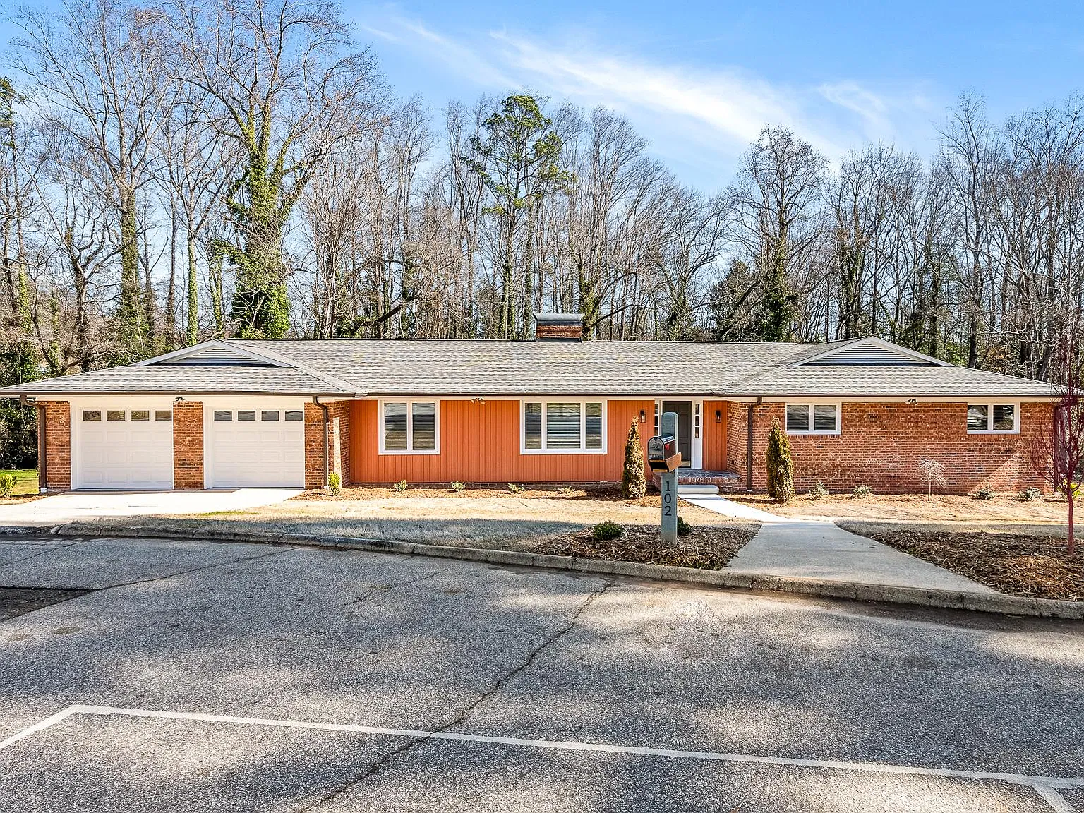 3 bed, 2344 sqft, $2,650 — Photo 1
