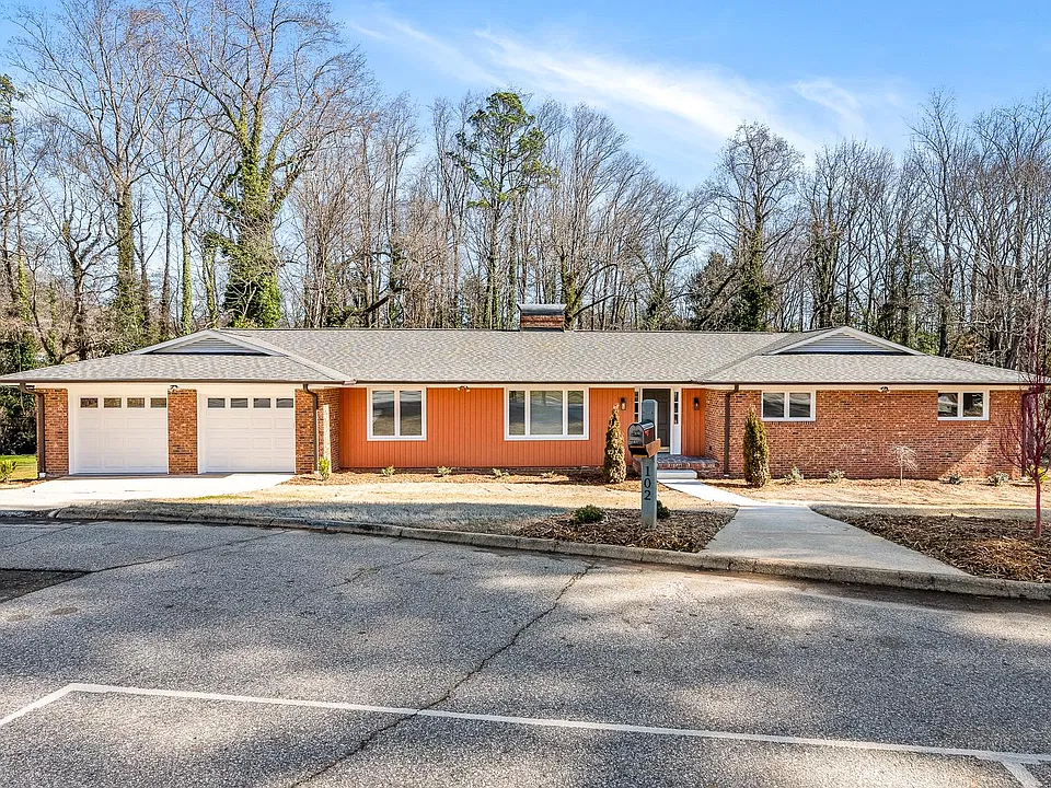 102 Ramblewood Ln