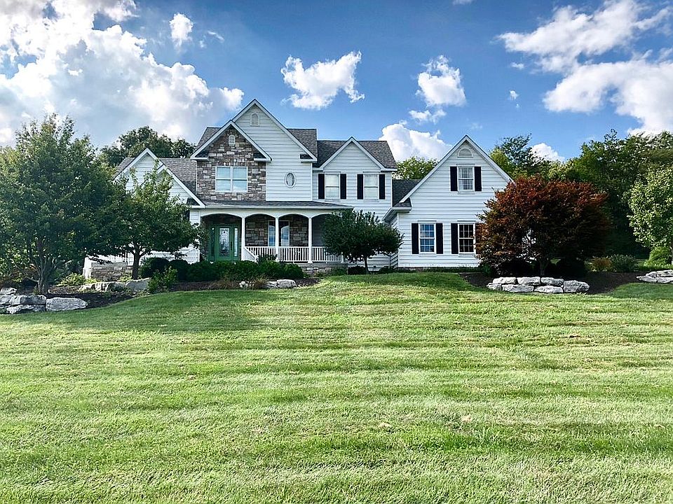 2nd image of 111 Red Barn Ln