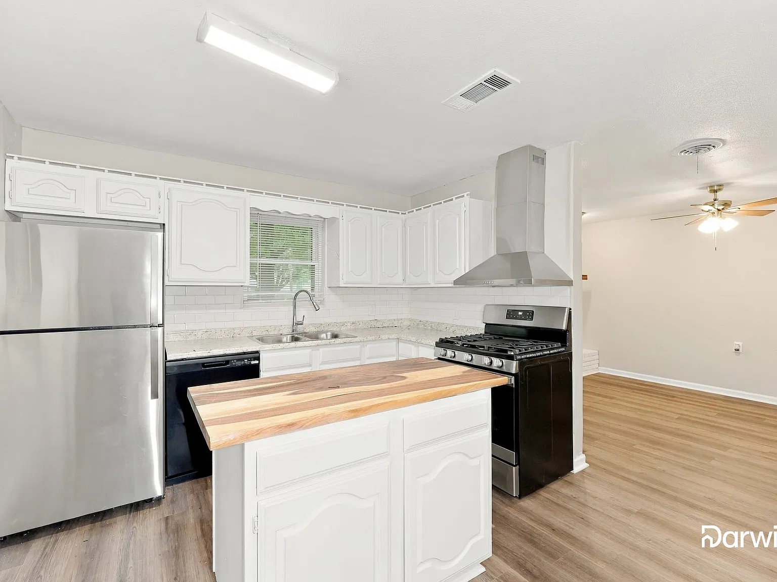 4 bed, 2.5 bath, 1430 sqft, $2,330 — Photo 2