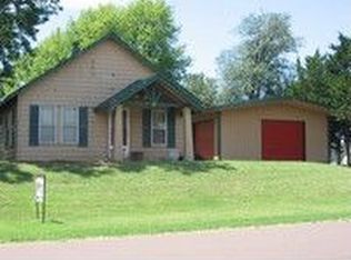 118 W 13th St, Elk City, OK 73644