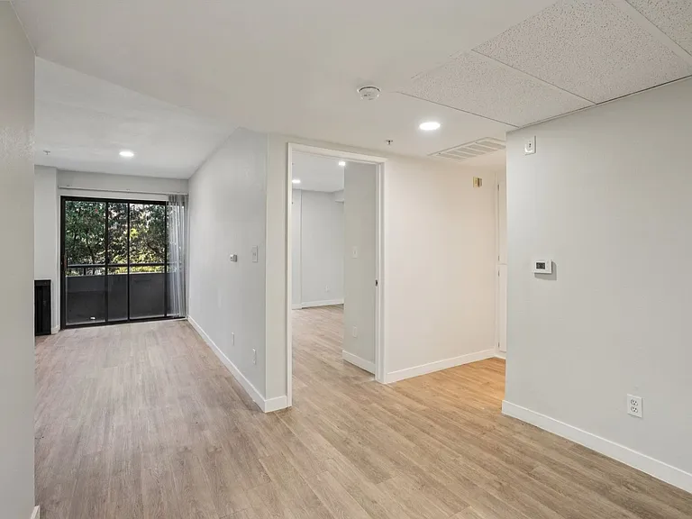 315 Virgil — Photo 27