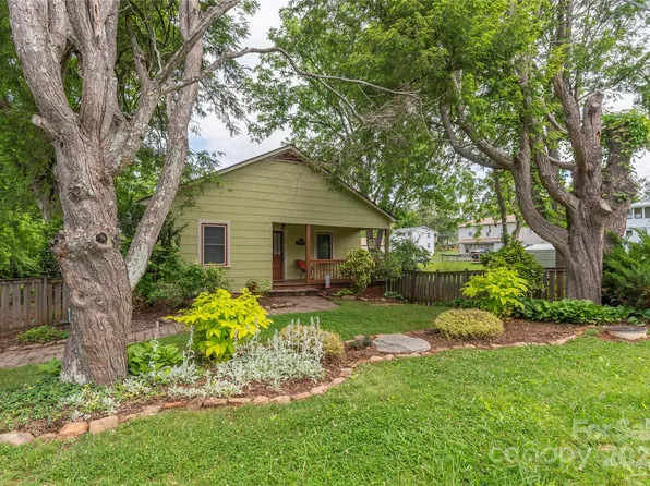 7 Grove St, Weaverville, NC 28787