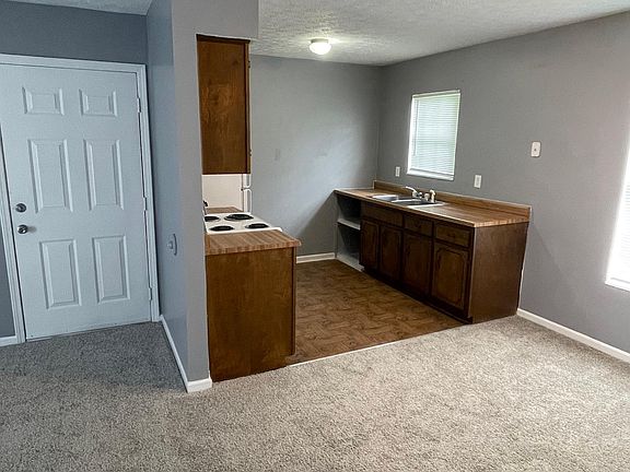 3rd image of 2529 Hilltop Cir
