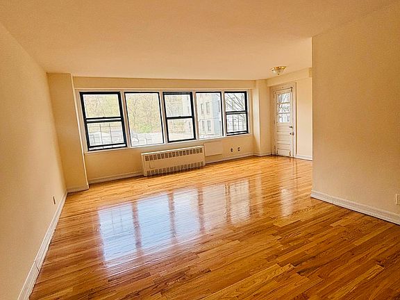 5th image of 179 Bennett Ave APT 1B