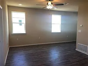 3 bed, 2.0 bath, 2336 sqft, $1,450 — Photo 3