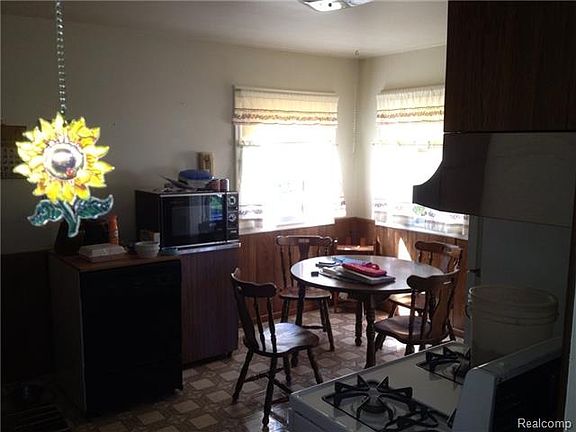 4th image of 32261 Fairchild St