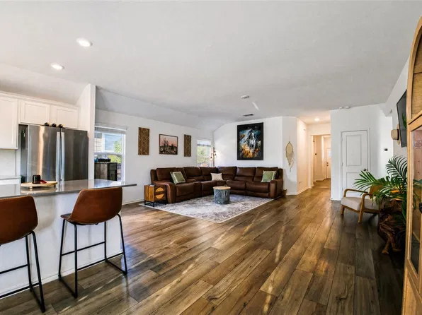 211 Mendoza, Kyle, TX 78640