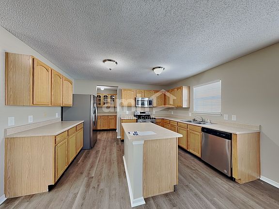 3rd image of 10674 Broadlands Dr