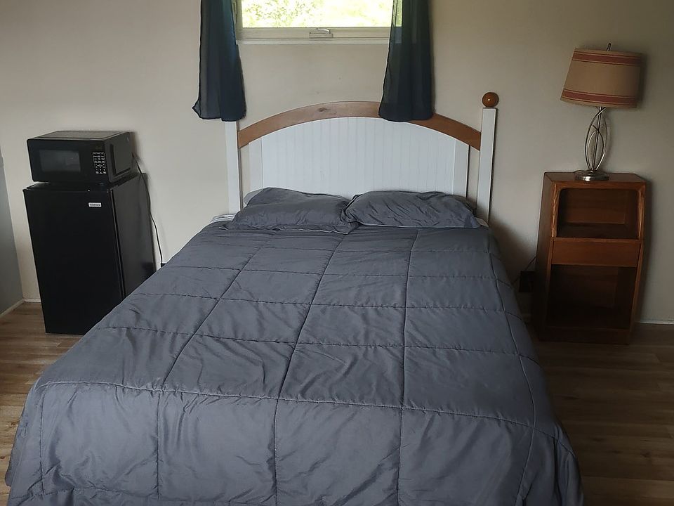 2nd image of 196 Searsport Ave #11285766