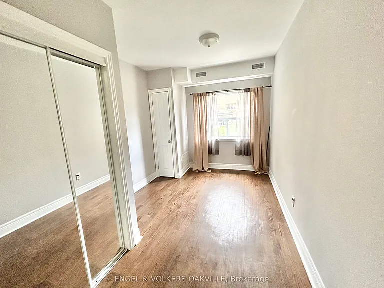 15 33rd St #109 — Photo 5