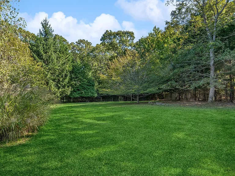 Manor Ln — Photo 16