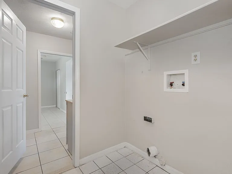 2620 Redwood Ave — Photo 13