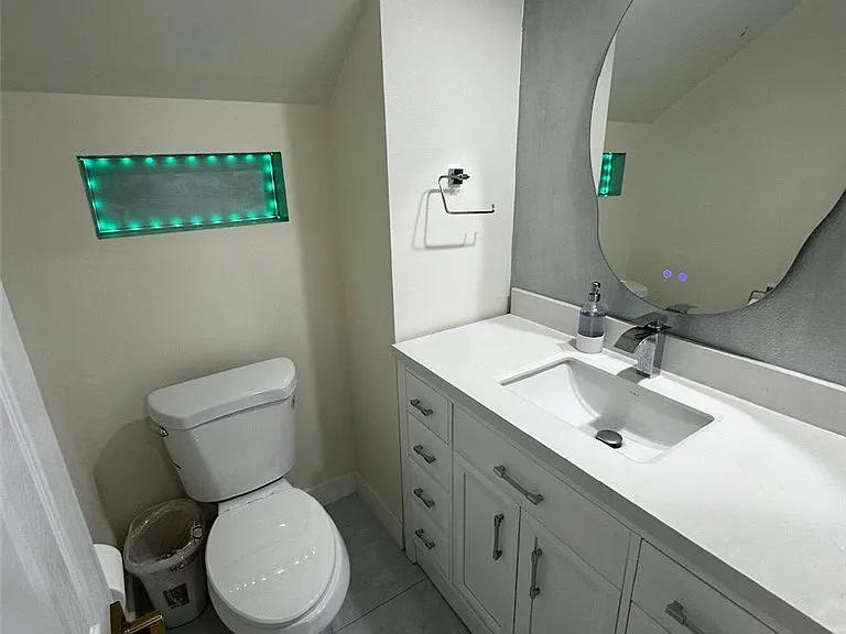 7432 Hazeltine Ave #7 — Photo 18