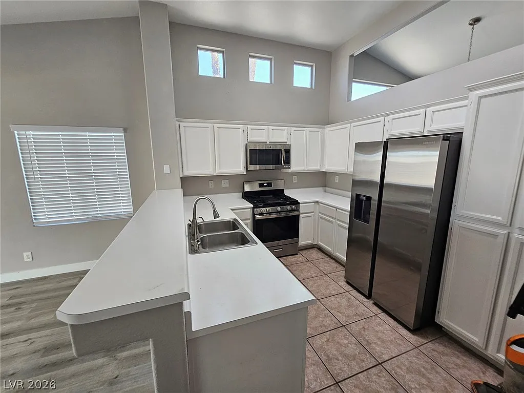 4 bed, 2.5 bath, 2076 sqft, $2,395 — Photo 3