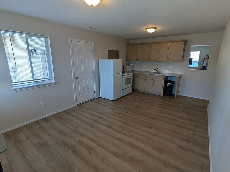 9348 Greenbriar Dr — Photo 2