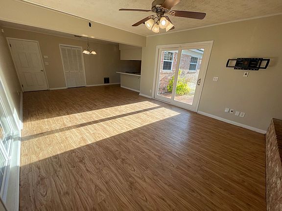 4th image of 1136 Willow Ln
