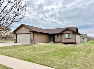 1201 Peyton Ln, Yankton, SD 57078