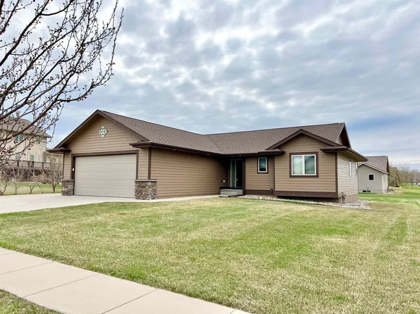1201 Peyton Ln, Yankton, SD 57078