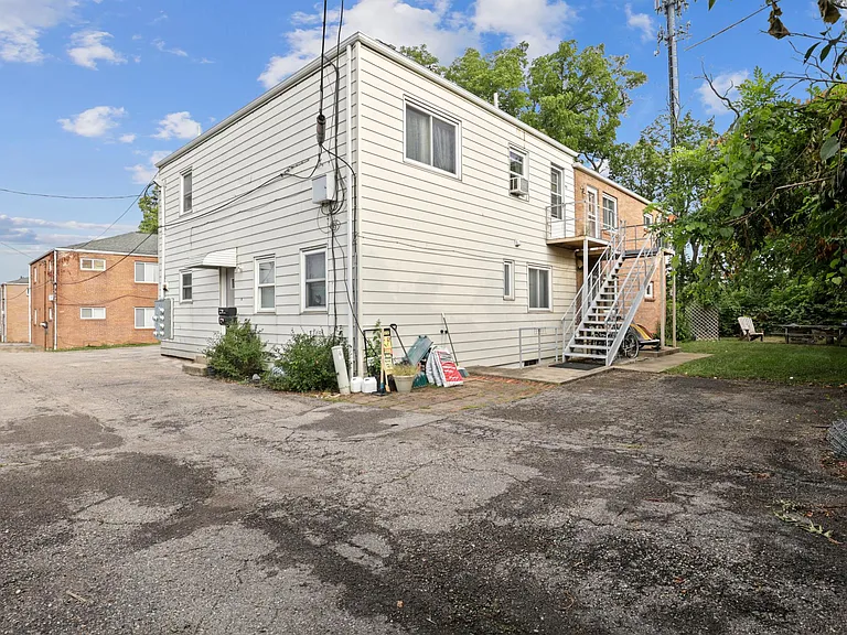 4994 N High St #E1 — Photo 25