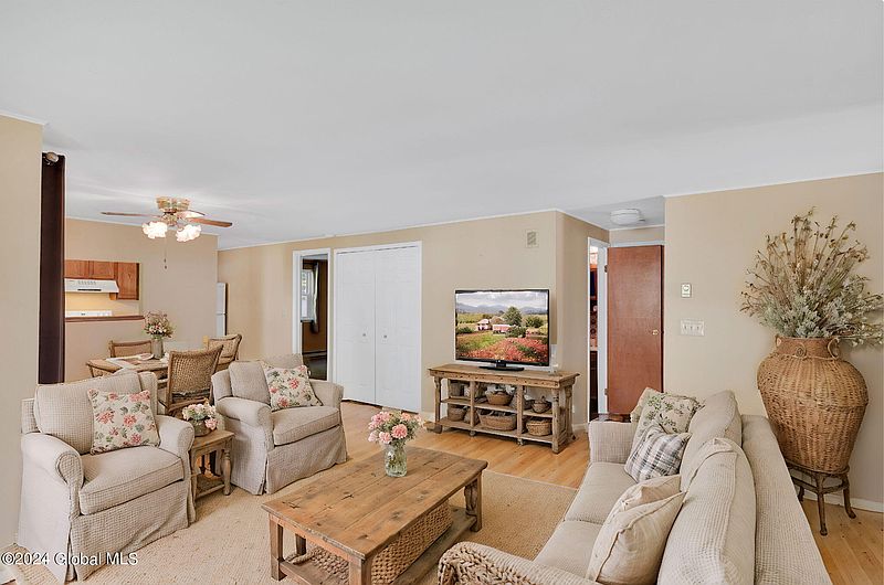 4th image of 77 Snowberry Road
