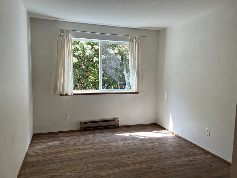 4550 7th Ave NE #101 — Photo 7