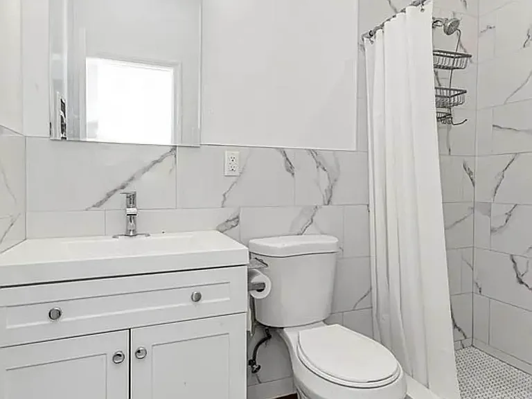 928 2nd Ave #5 — Photo 4