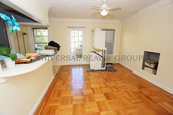 Rented by Universal Realty Group | media 10