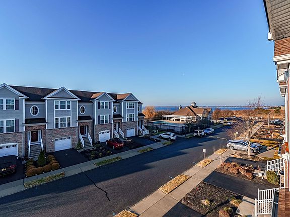 3rd image of 308 Sanderling Ln