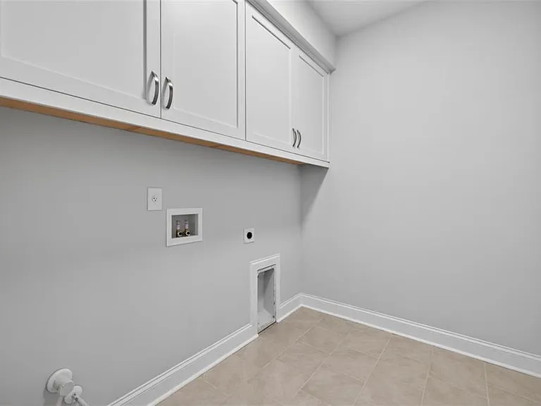 491 Pearl St — Photo 27
