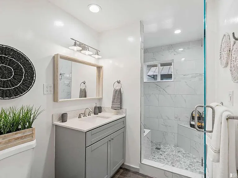 555 Claremont Dr — Photo 16
