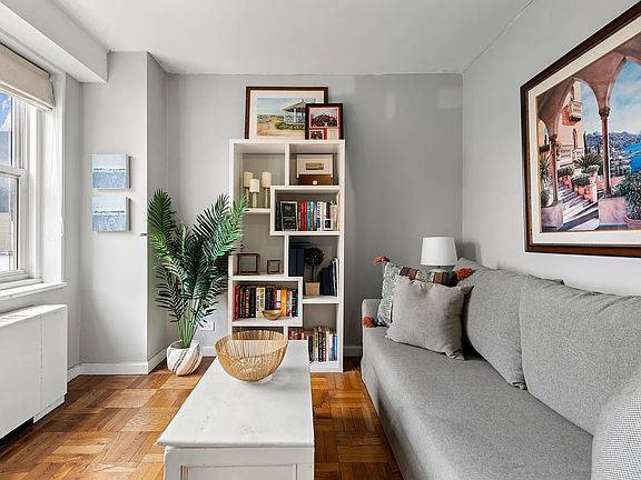 4th image of 137 E 36th St #23C