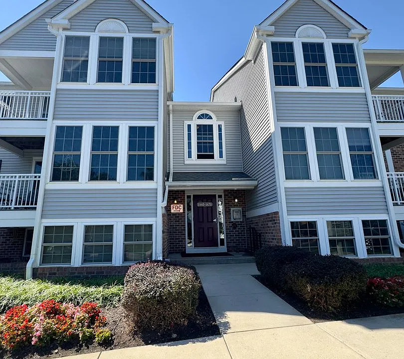 1458 Greenbriar Cir #2