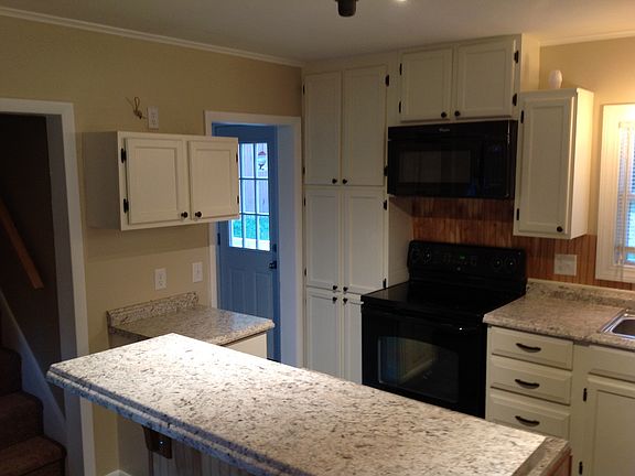 5th image of 829 Crow Hill Rd
