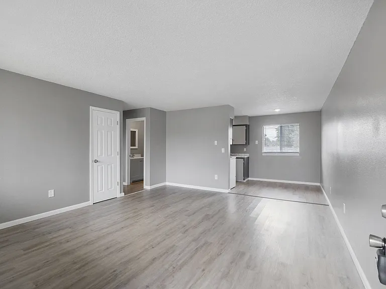 South Pacific Apartments — Photo 60