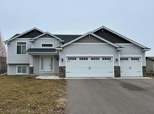 7961 Trappers Ridge Dr, Clear Lake, MN 55319