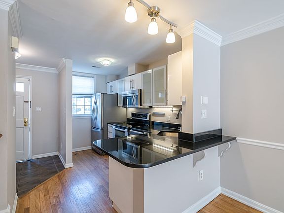 4th image of 612 S Columbus St