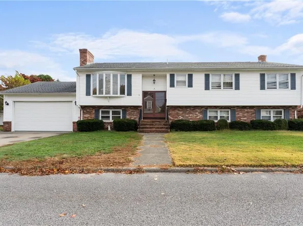 2 Pickett Rd, East Providence, RI 02914