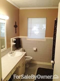 Bathroom
						:
						Nice size bathroom!